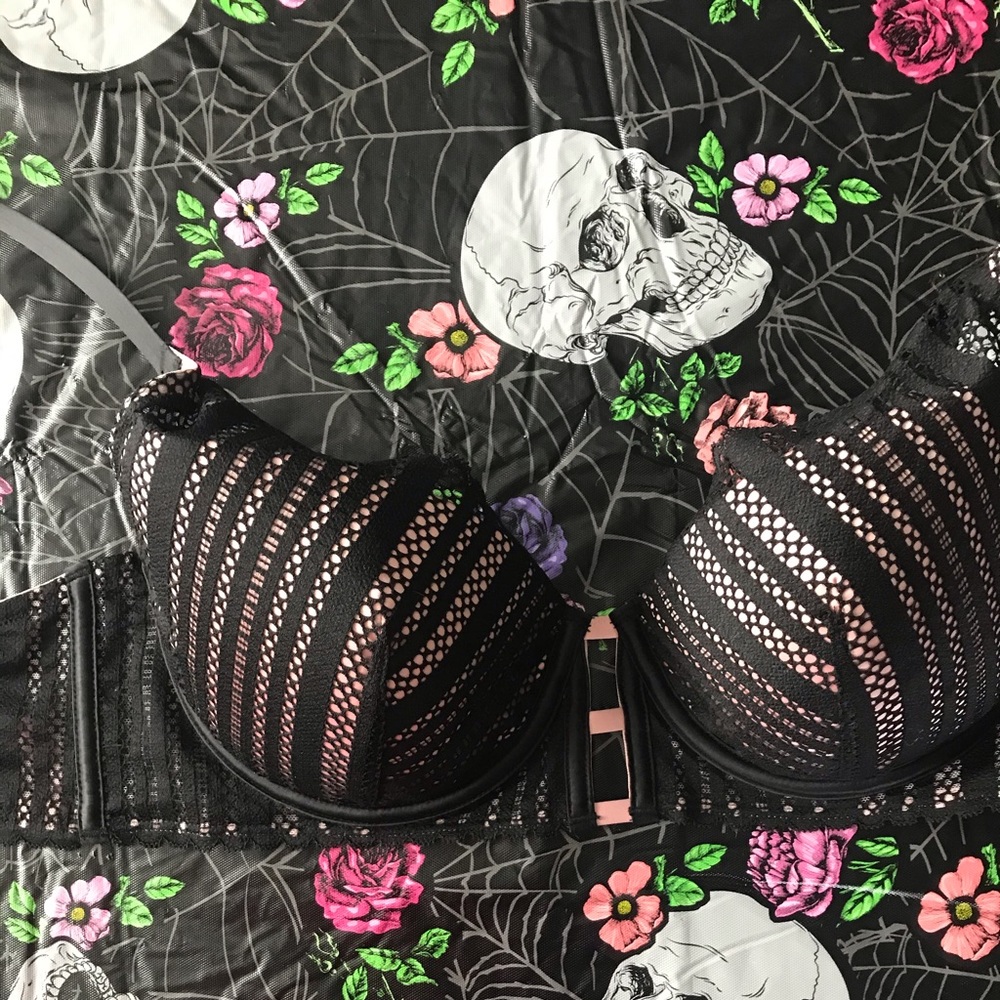34DD Victoria Secret body by Victoria